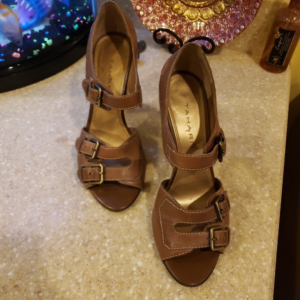 Tahari sandals - Picture 2 of 6